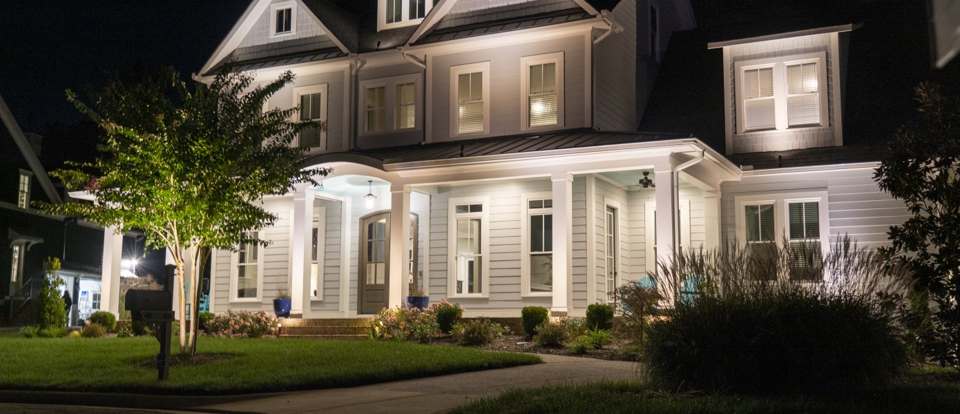 front yard landscape lighting in Crystal Lake, IL